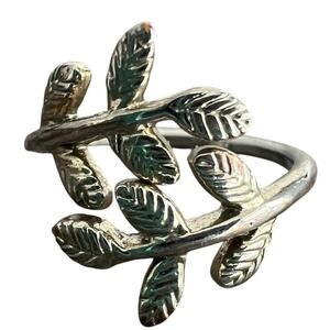 🍭6/$30 Silver tone leaf spiral wrap pinky ring - size 5